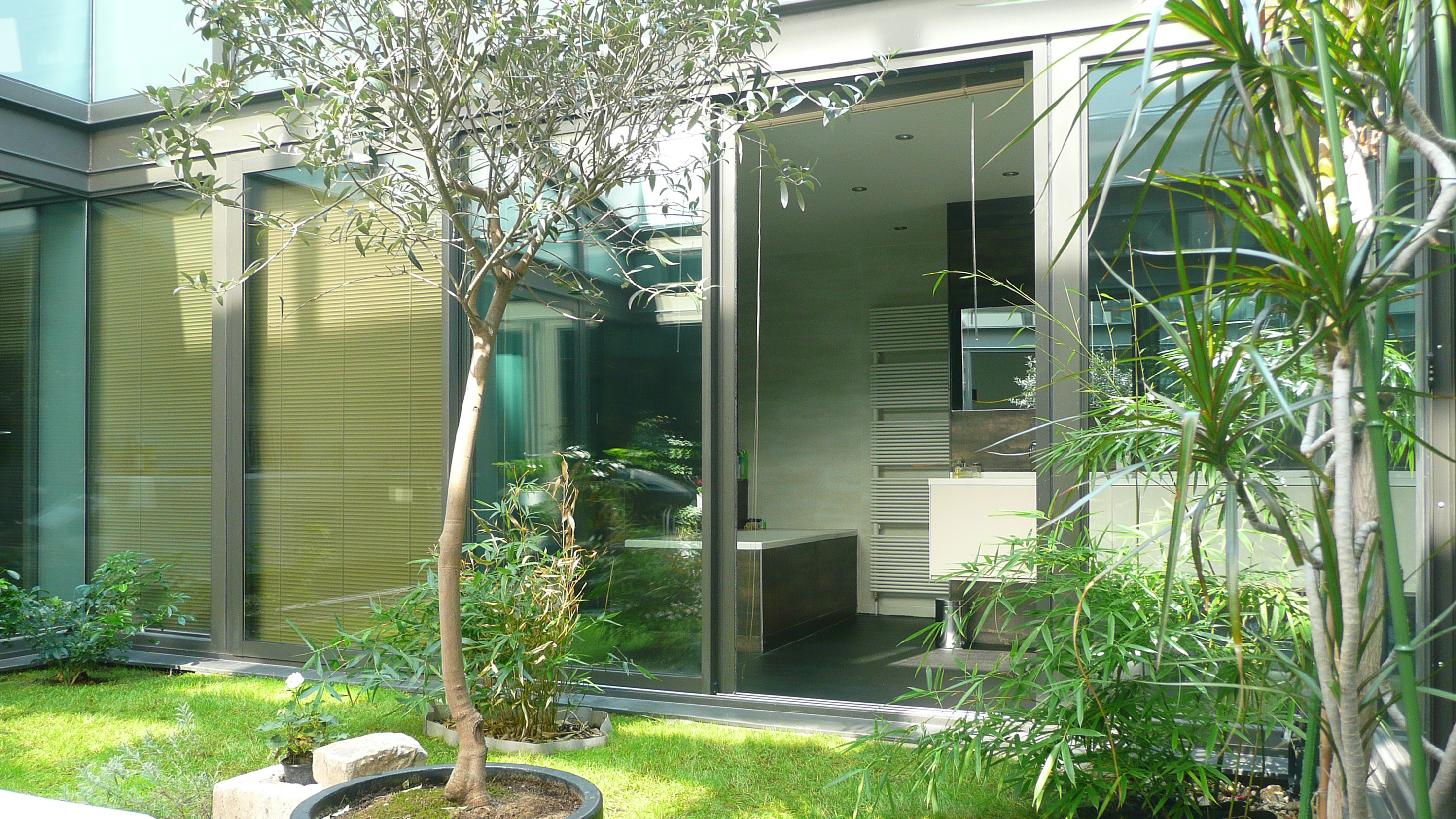 Réalisation d'une maison à patio à paris 17e